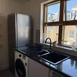 Luxury Two Bedroom Apartment In Bayswater