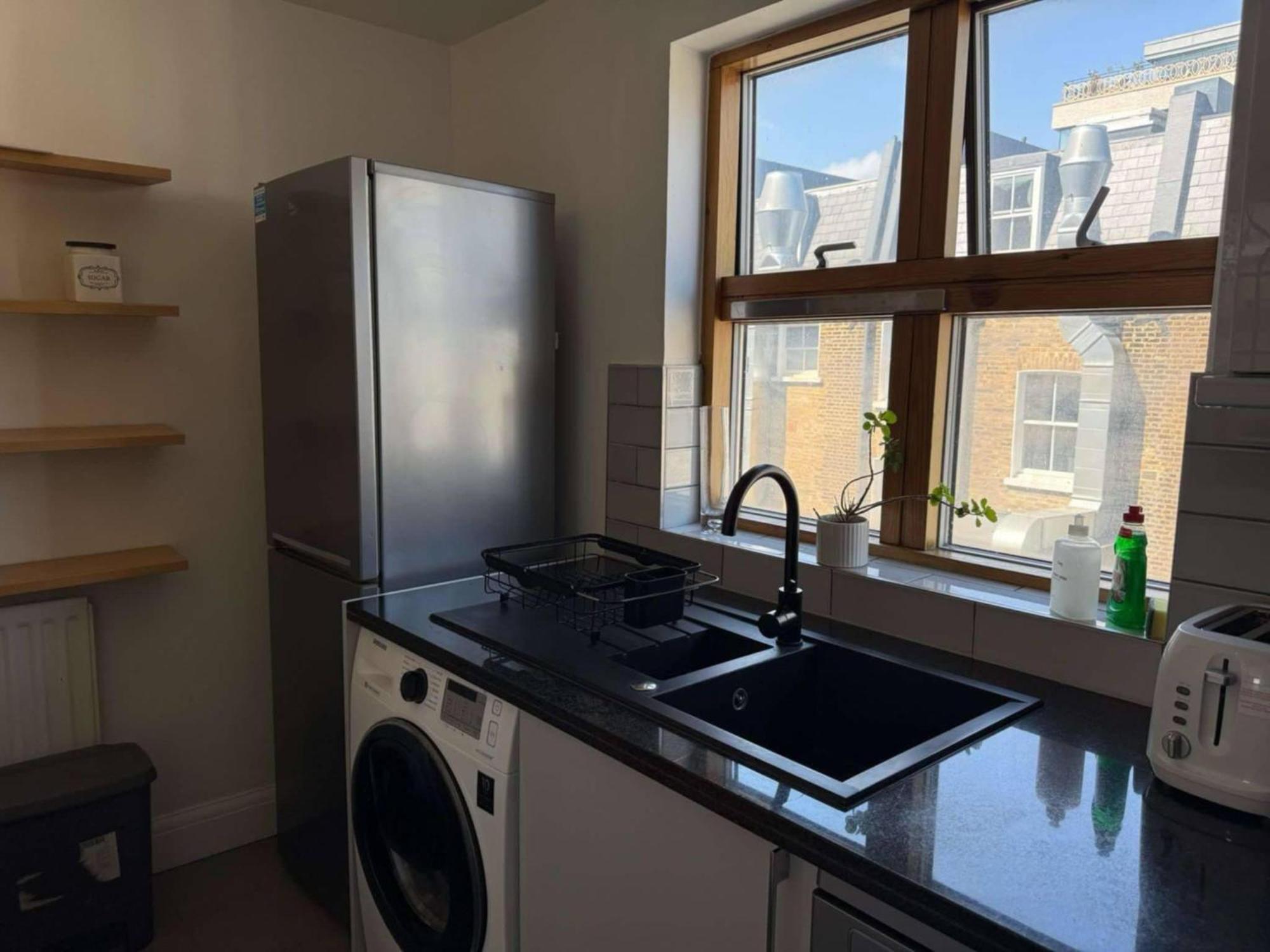 Luxury Two Bedroom In Bayswater *