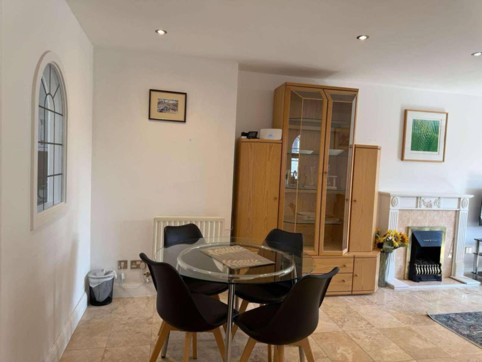 Luxury Two Bedroom In Bayswater Apartment