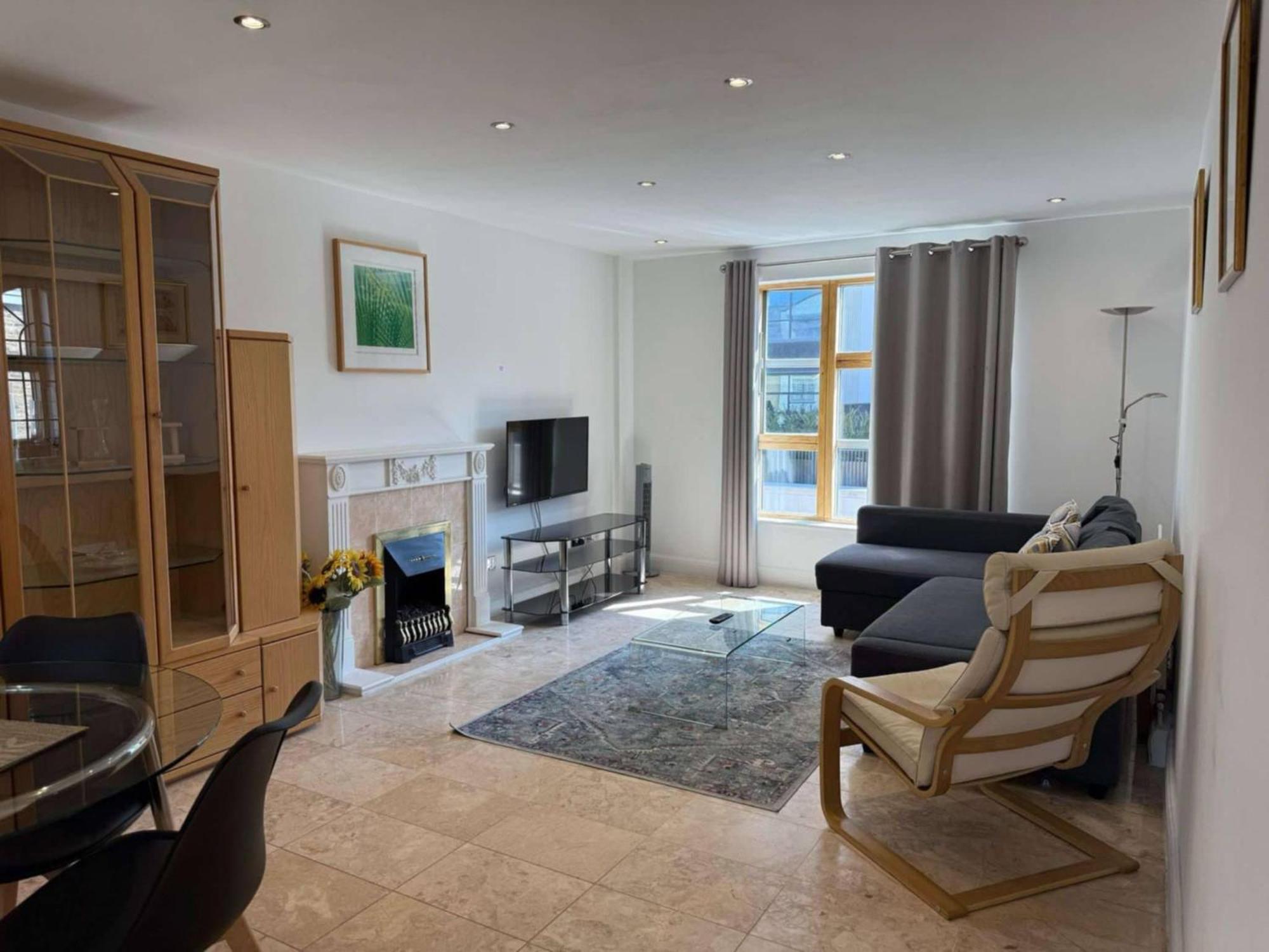Luxury Two Bedroom In Bayswater Apartment