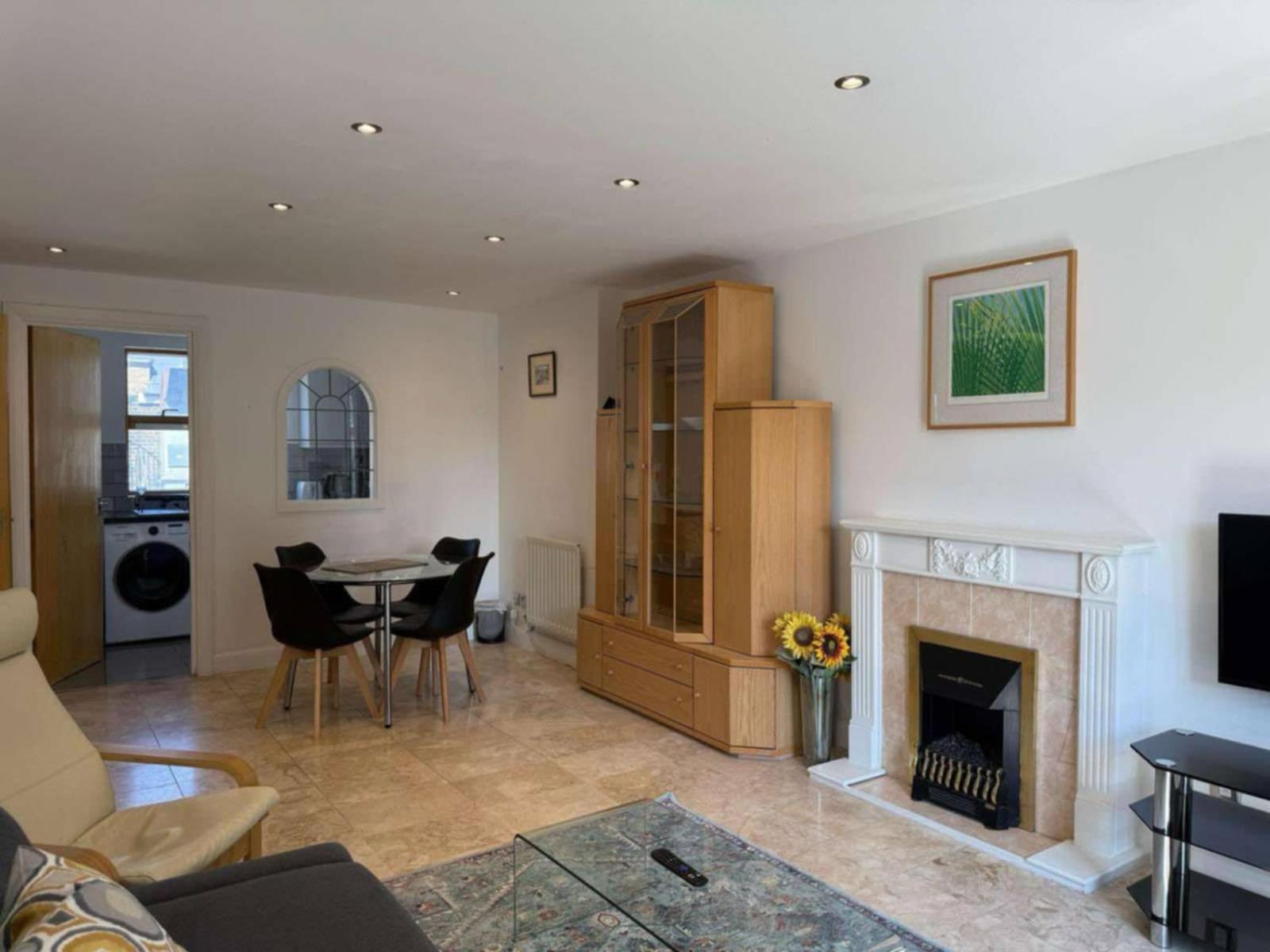 Luxury Two Bedroom In Bayswater Apartment *